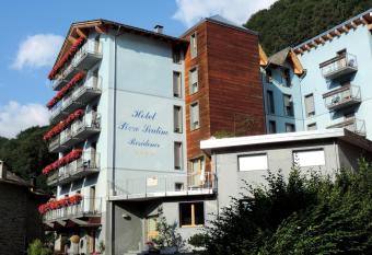 Residence Pizzo Scalino has Balcony rooms