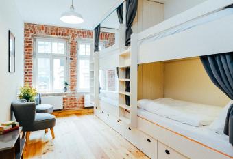 Hostel Multitude has Balcony rooms