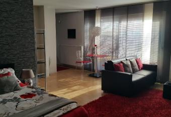 Apartment Rosy has Balcony rooms