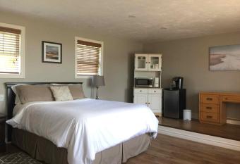 Alma Shore Lane Suites & Cottages has Balcony rooms