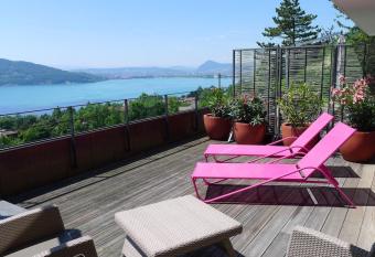 Le Clos Du Lac - location de chambres allows 18 year olds to book a room