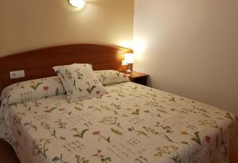 Hostal Mary allows 18 year olds to book a room