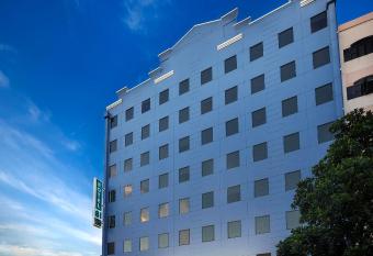 Hotel 81 Premier Hollywood allows 18 year olds to book a room