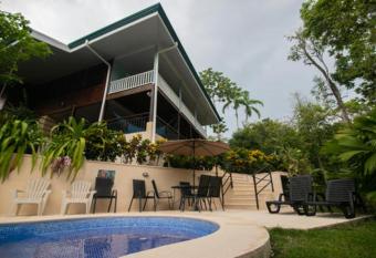 Casa Camino Viejo has Balcony rooms