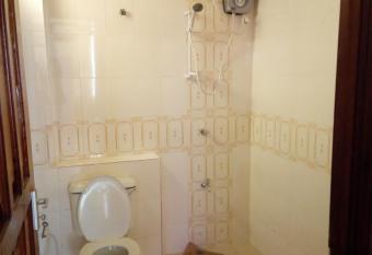 Fastcare Luxury Apartments O has rooms with a private hot tub