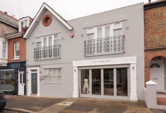 Suites at number Ten allows 18 year olds to book a room