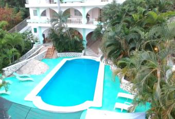 Casa Costa Brava has Smoking/Balcony rooms