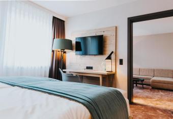 FischerS - Kurparkhotel Bad Wilhelmsh  he allows 18 year olds to book a room