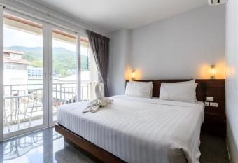 77 Bangla Hotel - SHA Certified allows 18 year olds to book a room