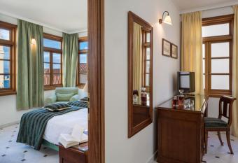 Casa Delfino Hotel & Spa allows 18 year olds to book a room