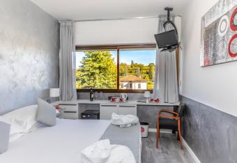 Hotel Valpolicella International allows 18 year olds to book a room