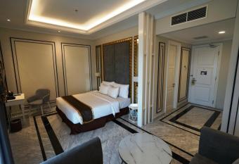 The Grantage Hotel & Sky Lounge has Balcony rooms