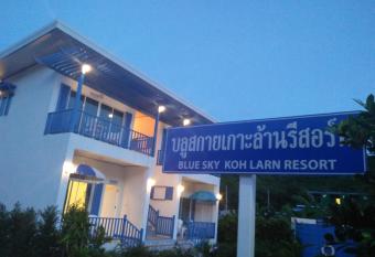 Blue sky Koh larn Resort has Balcony rooms