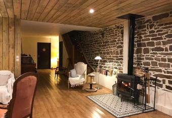 Les Bouyeres has Balcony rooms