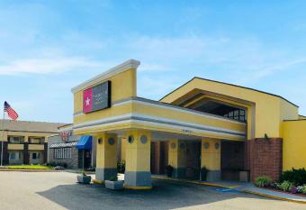 Magnuson Hotel Virginia Beach has Smoking rooms