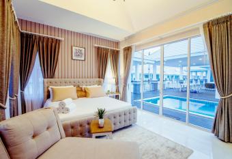 Baan Marwin Hua Hin has rooms with a private hot tub