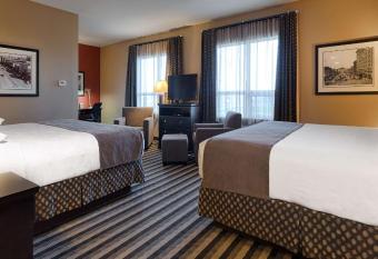 Best Western Blairmore has rooms with a private hot tub