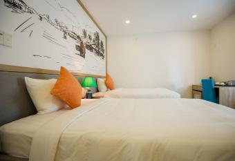 Cocochine Da Nang has rooms with a private hot tub