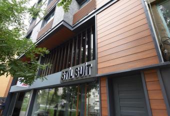 ST  L SU  T has Smoking/Balcony rooms