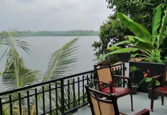 Hikka Lagoon has Smoking/Balcony rooms