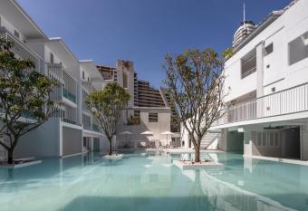 Prima Hotel Pattaya has Balcony rooms