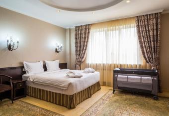 Royal Petrol Hotel has Smoking rooms