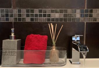 Cassisdream has Balcony rooms