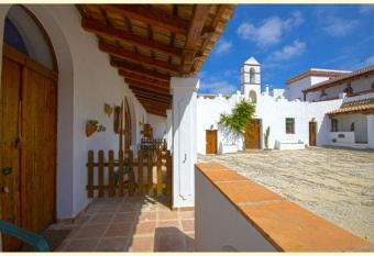 El Palomar de la Bre  a allows 18 year olds to book a room