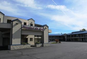 Sugarloaf Mountain Motel allows 18 year olds to book a room