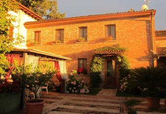 Carrobbio Bed&Breakfast allows 18 year olds to book a room