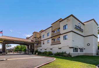 Windmill Suites Surprise Ascend Hotel Collection has Balcony rooms