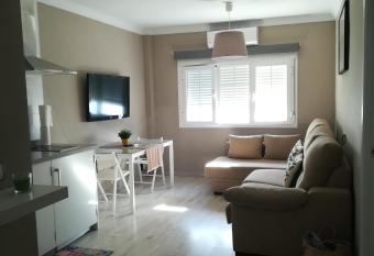 Apartamento Los Remedios allows 18 year olds to book a room