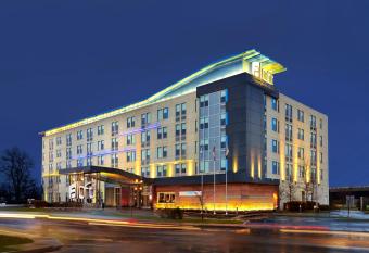 Aloft Montreal Airport allows 18 year olds to book a room