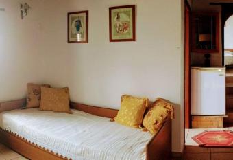 Goulas Traditional Guesthouse has Balcony rooms