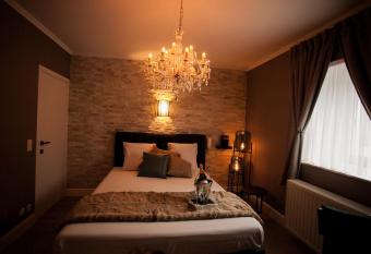 Villa Valentino allows 18 year olds to book a room