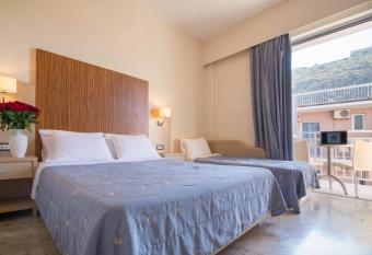 Hotel Elena has Balcony rooms