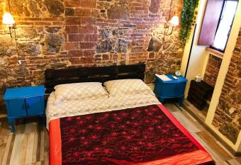 IL Vicoletto allows 18 year olds to book a room