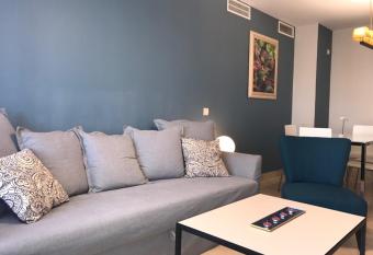 Apartamento Paseo Mar  timo Antonio Banderas has rooms with a private hot tub