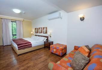 Zohar Badeshe allows 18 year olds to book a room