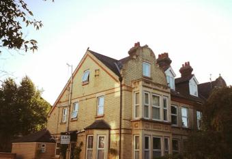 A & B Guest House Cambridge Ltd allows 18 year olds to book a room