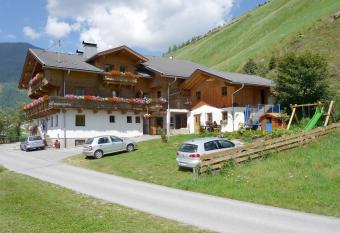 Apartmenthaus Gutwenger has Balcony rooms