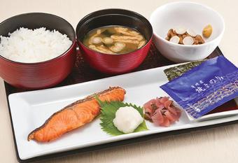 Hotel Green Hill allows 18 year olds to book a room