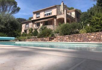 La Garriniere has Balcony rooms