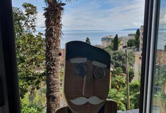 Sunny apartment 150 m from the sea has Balcony rooms