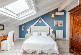 B&B De I Bravi has rooms with a private hot tub