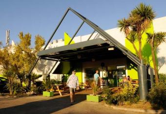 Lemon Hotel Plan de Campagne Marseille allows 18 year olds to book a room