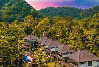 Sweet Escape has Balcony rooms