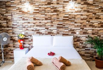 Hostel Poseidon - HM has Balcony rooms