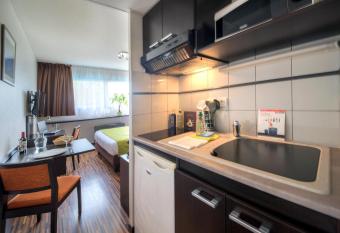 Zenitude H  tel-R  sidences Le Parc de l Escale allows 18 year olds to book a room