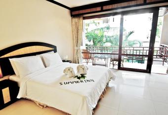 Summer Inn has Balcony rooms